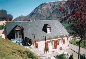 Apartment in a villa in Sazos near Luz Saint Sauveur