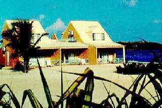 10 m from the sea ! - 10m de la plage !