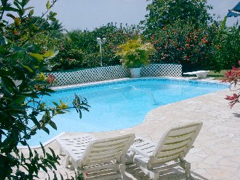 Studio with swimming pool